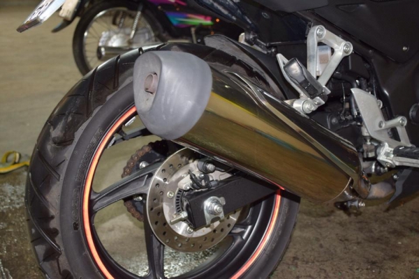 ขาย Honda Cb 300 F สีดำปี 57 รถ 9 เดือน สภาพสวย เดิม ๆ