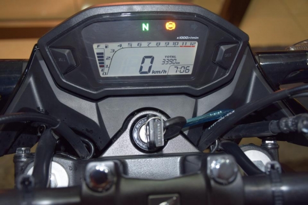 ขาย Honda Cb 300 F สีดำปี 57 รถ 9 เดือน สภาพสวย เดิม ๆ