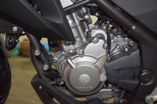 ขาย Honda Cb 300 F สีดำปี 57 รถ 9 เดือน สภาพสวย เดิม ๆ