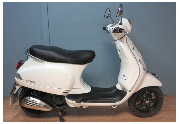ขาย New Vespa Lx150  สีขาว