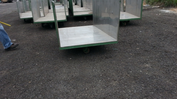 ขายรถเข็นกั้นด้วยสเตนเลสรับน้ำหนักได้ 1,000 กิโลกรัมคันละ 3,700 บาท