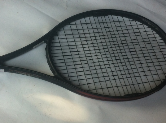ไม้ เทนนิส Wilson รุ่น Tiara น้ำหนักเบา สภาพสวยเก่าเก็บ (มีตรงเทปพันก้านเท่านั้นที่ต้องติดใหม่)