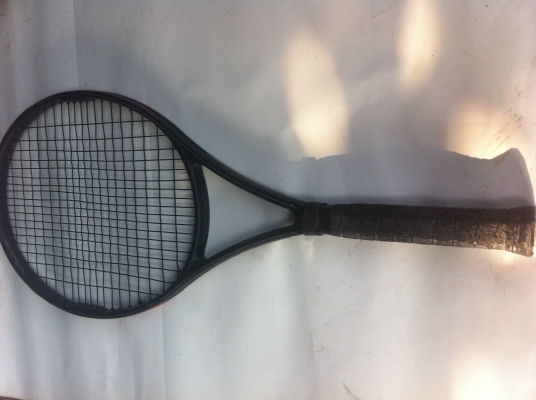 ไม้ เทนนิส Wilson รุ่น Tiara น้ำหนักเบา สภาพสวยเก่าเก็บ (มีตรงเทปพันก้านเท่านั้นที่ต้องติดใหม่)