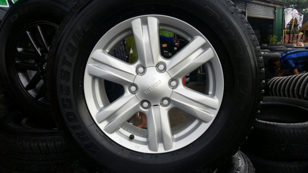 ล้อแม็ก Mu-x ขอบ 17 พร้อมยางป้ายแดง