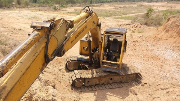 **288,000 บ.ต่อรอง// แบคโฮ KOMATSU PC120-2 **ขาย KOMATSU-120 แบคโฮราคาถูกๆ KOMATSU PC120-2 เครื่องดี ปั้มดี ทำงานดี เร็ว บูมอาร์มดี มีปะนิดหน่อย บุ้งกี๋ดี เอวดีแน่นดี ช่วงล่าง70\% โซ่ดี หนา แทร็กใหญ่ หนา ใบ70 บูชมีแตกบางตัว เฟรมดีหนา สป็อคเก็ตพอใช้ เป็นของ