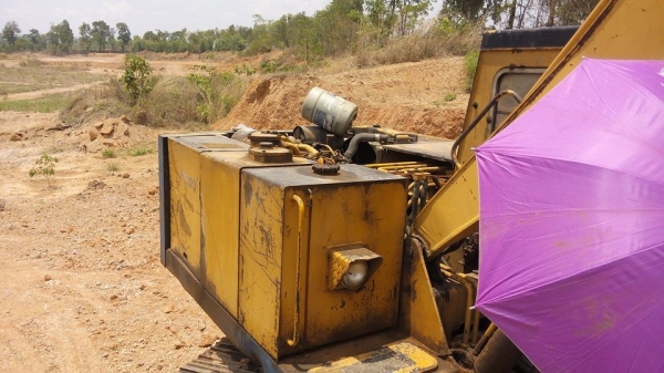 **288,000 บ.ต่อรอง// แบคโฮ KOMATSU PC120-2 **ขาย KOMATSU-120 แบคโฮราคาถูกๆ KOMATSU PC120-2 เครื่องดี ปั้มดี ทำงานดี เร็ว บูมอาร์มดี มีปะนิดหน่อย บุ้งกี๋ดี เอวดีแน่นดี ช่วงล่าง70\% โซ่ดี หนา แทร็กใหญ่ หนา ใบ70 บูชมีแตกบางตัว เฟรมดีหนา สป็อคเก็ตพอใช้ เป็นของ