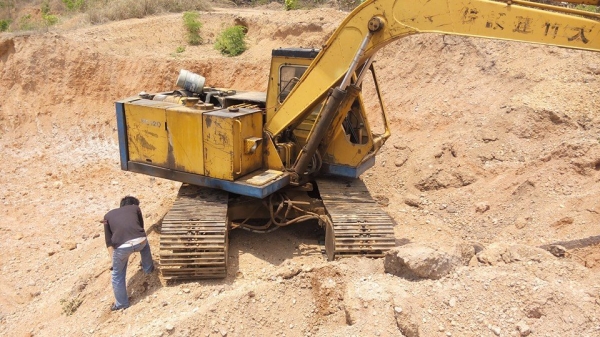 **288,000 บ.ต่อรอง// แบคโฮ KOMATSU PC120-2 **ขาย KOMATSU-120 แบคโฮราคาถูกๆ KOMATSU PC120-2 เครื่องดี ปั้มดี ทำงานดี เร็ว บูมอาร์มดี มีปะนิดหน่อย บุ้งกี๋ดี เอวดีแน่นดี ช่วงล่าง70\% โซ่ดี หนา แทร็กใหญ่ หนา ใบ70 บูชมีแตกบางตัว เฟรมดีหนา สป็อคเก็ตพอใช้ เป็นของ