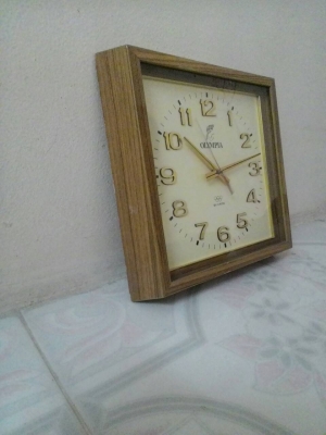 นาฬิกาคลาสสิคสภาพสวย OLYMPIA