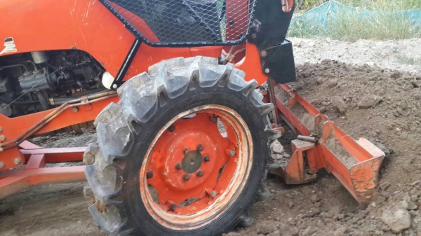 ขายรถไถ KUBOTA M 6040 สภาพดีเดิมๆพร้อมใช้งาน อุปกรณ์ครบ 3 ชิ้นมีพร้อมดันหน้า ผานพรวนและ โรตารี่ ขายรถไถ KUBOTA M 6040 สภาพดีเดิมๆพร้อมใช้งาน อุปกรณ์ครบ 3 ชิ้นมีพร้อมดันหน้า ผานพรวนและ โรตารี่
