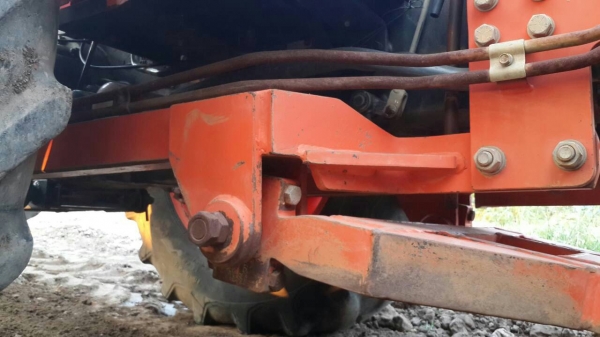 ขายรถไถ KUBOTA M 6040 สภาพดีเดิมๆพร้อมใช้งาน อุปกรณ์ครบ 3 ชิ้นมีพร้อมดันหน้า ผานพรวนและ โรตารี่ ขายรถไถ KUBOTA M 6040 สภาพดีเดิมๆพร้อมใช้งาน อุปกรณ์ครบ 3 ชิ้นมีพร้อมดันหน้า ผานพรวนและ โรตารี่