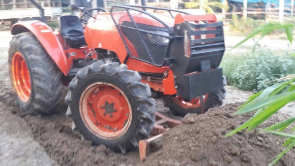 ขายรถไถ KUBOTA M 6040 สภาพดีเดิมๆพร้อมใช้งาน อุปกรณ์ครบ 3 ชิ้นมีพร้อมดันหน้า ผานพรวนและ โรตารี่ ขายรถไถ KUBOTA M 6040 สภาพดีเดิมๆพร้อมใช้งาน อุปกรณ์ครบ 3 ชิ้นมีพร้อมดันหน้า ผานพรวนและ โรตารี่
