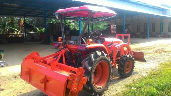ขายรถไถ KUBOTA L3608 สภาพดีเดิมๆพร้อมใช้งาน อุปกรณ์ครบ 3 ชิ้นมีพร้อมดันหน้า ผานพรวนและ โรตารี่