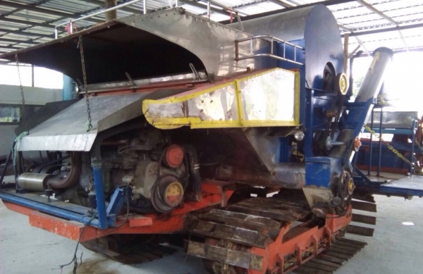 ขายด่วน รถเกี่ยวข้าววิชาญการช่าง แบบรองกระสอบ เครื่องยนต์ 185 HP HO7C ปั๊มไดกิ้นเบอร์ 22 ช่วงล่างตัวเดิน HY-DASH รถสภาพดีพร้อมใช้งานได้เลย ราคาต่อรองได้ครับ