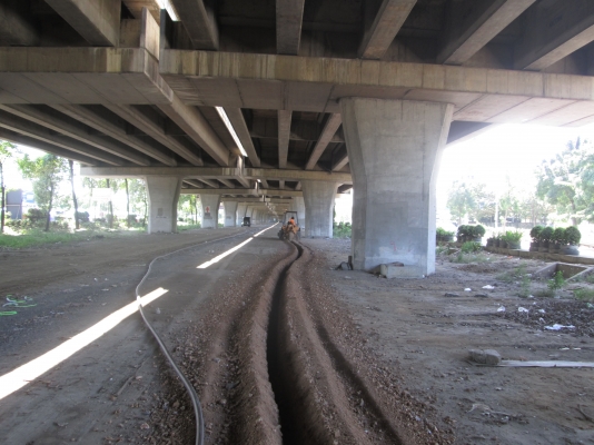 รถขุดวางท่อ