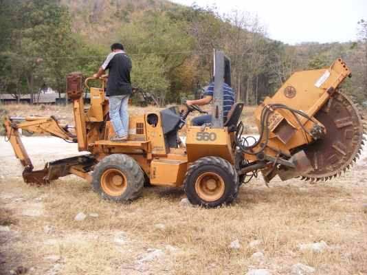 รถขุดวางท่อ