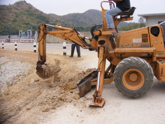 รถขุดวางท่อ