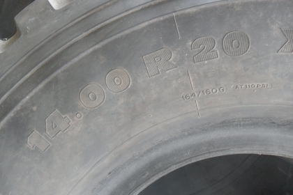 ยางเลเดียน 14.00R20 สวยๆ ราคา เส้นละ 3900 บาท มี 4 เส้น