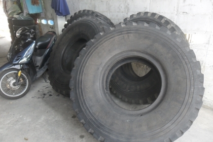 ยางเลเดียน 14.00R20 สวยๆ ราคา เส้นละ 3900 บาท มี 4 เส้น
