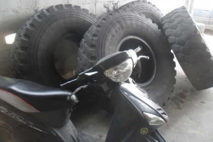 ยางเลเดียน 14.00R20 สวยๆ ราคา เส้นละ 3900 บาท มี 4 เส้น