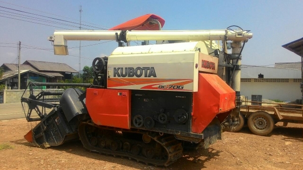 ขายรถเกี่ยวข้าว DC70 มีอุ้ม สภาพดีพร้อมใช้