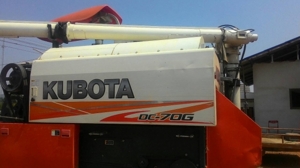 ขายรถเกี่ยวข้าว DC70 มีอุ้ม สภาพดีพร้อมใช้