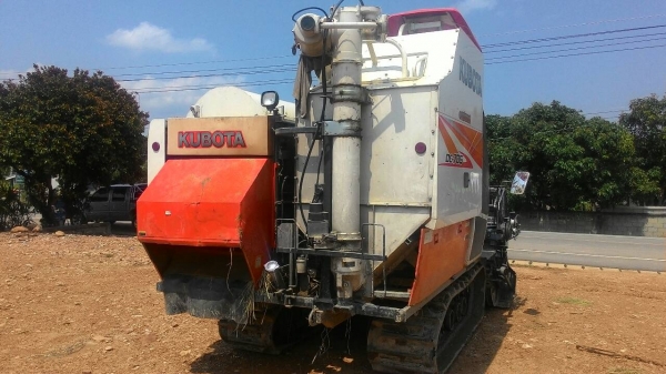 ขายรถเกี่ยวข้าว DC70 มีอุ้ม สภาพดีพร้อมใช้