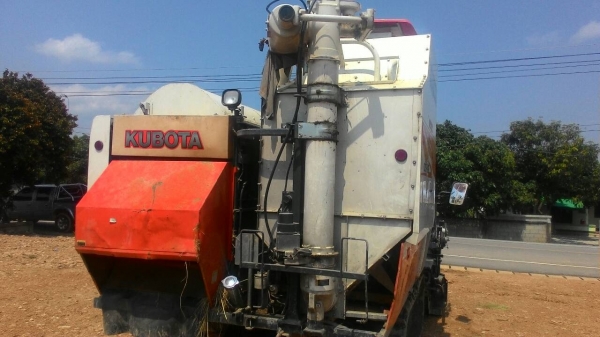 ขายรถเกี่ยวข้าว DC70 มีอุ้ม สภาพดีพร้อมใช้