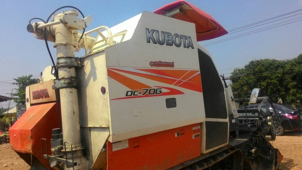 ขายรถเกี่ยวข้าว DC70 มีอุ้ม สภาพดีพร้อมใช้