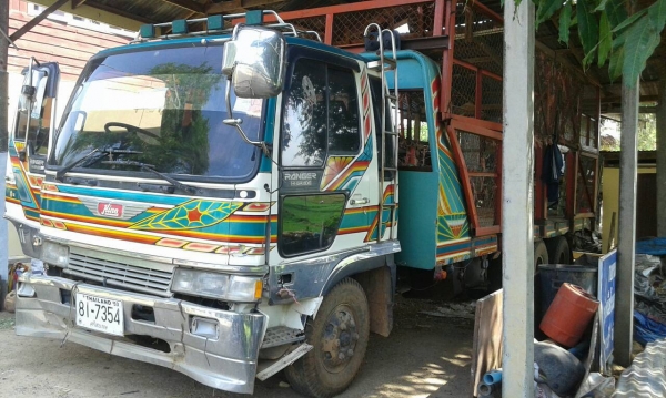 สิบล้อ 2 เพลา ยาง8.25 /16  เอกสาร ทะเบียนพร้อมโอน