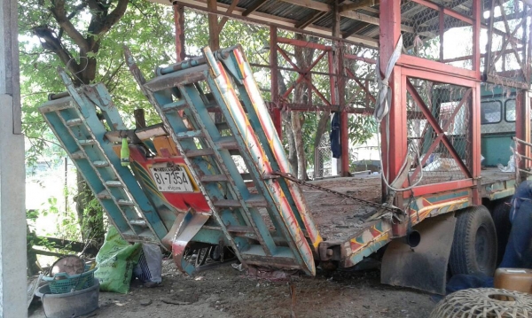 สิบล้อ 2 เพลา ยาง8.25 /16  เอกสาร ทะเบียนพร้อมโอน