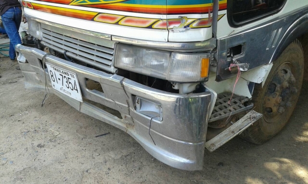 สิบล้อ 2 เพลา ยาง8.25 /16  เอกสาร ทะเบียนพร้อมโอน