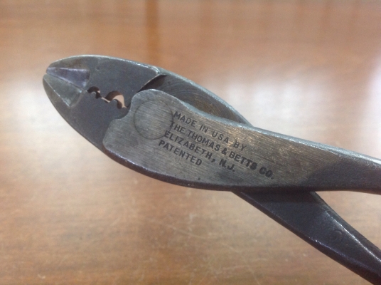 ขายคีมย้ำสายโบราณ  Antique 2 in 1 สวยๆ (ย้ำหัวสาย และคีมตัด) By The Thomas &amp; Betts Co.Elizabeth, N.J.