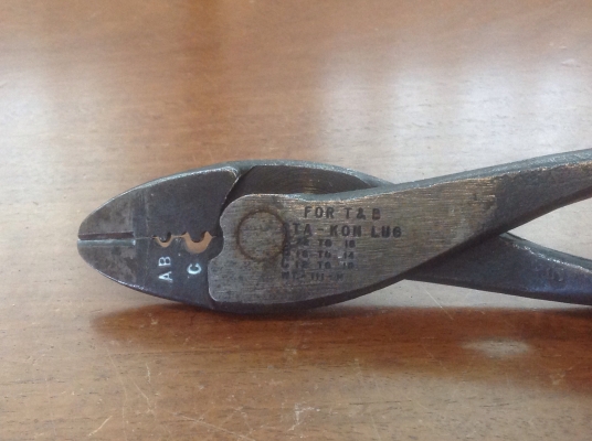 ขายคีมย้ำสายโบราณ Antique 2 in 1 สวยๆ (ย้ำหัวสาย และคีมตัด) By The Thomas & Betts Co.Elizabeth, N.J. ขายคีมย้ำสายโบราณ Antique 2 in 1 สวยๆ (ย้ำหัวสาย และคีมตัด) By The Thomas & Betts Co.Elizabeth, N.J.