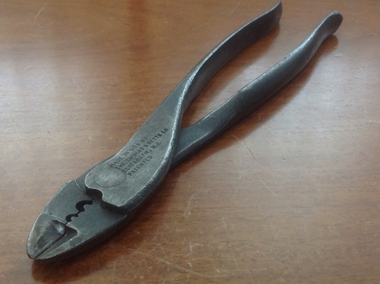 ขายคีมย้ำสายโบราณ Antique 2 in 1 สวยๆ (ย้ำหัวสาย และคีมตัด) By The Thomas & Betts Co.Elizabeth, N.J. ขายคีมย้ำสายโบราณ Antique 2 in 1 สวยๆ (ย้ำหัวสาย และคีมตัด) By The Thomas & Betts Co.Elizabeth, N.J.