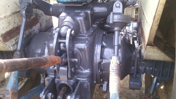 ต้องการขายรถไถFORD   รุ่น6600เสื้อลายมีทะเบียนรถพร้อมใช้งานสนใจ0810076640