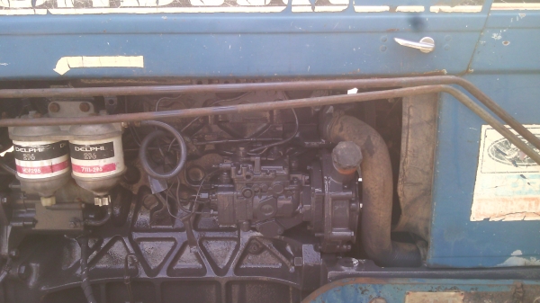 ต้องการขายรถไถFORD   รุ่น6600เสื้อลายมีทะเบียนรถพร้อมใช้งานสนใจ0810076640