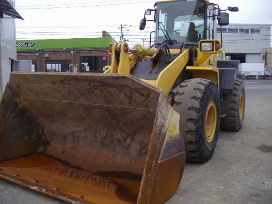 WA320-6  3031ชม. 8823Km. 3คิว หากรอของได้ 30-45 วันติดต่อมาได้เลยนะครับ