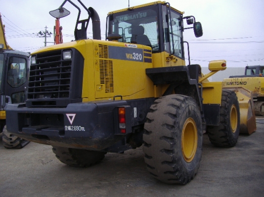 WA320-6  3031ชม. 8823Km. 3คิว หากรอของได้ 30-45 วันติดต่อมาได้เลยนะครับ