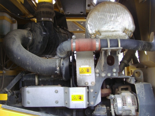 WA320-6  3031ชม. 8823Km. 3คิว หากรอของได้ 30-45 วันติดต่อมาได้เลยนะครับ