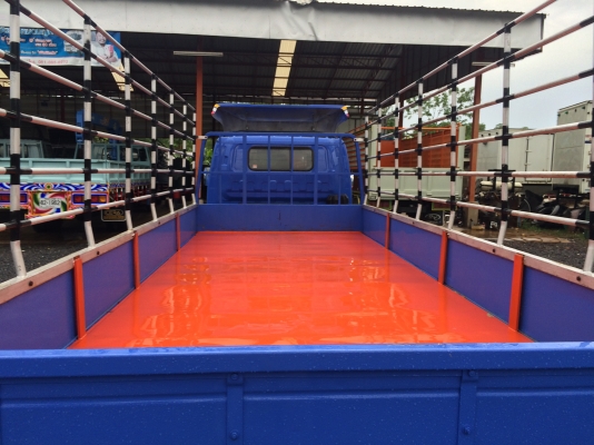 ขาย 6 ล้อ isuzu  NQR ยาว 5.50  เมตร