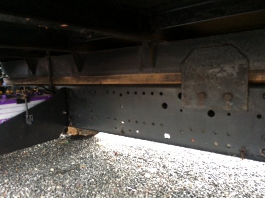 ขาย 6 ล้อ isuzu  NQR ยาว 5.50  เมตร