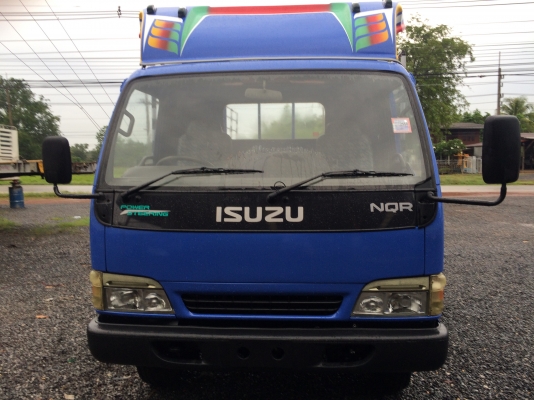 ขาย 6 ล้อ isuzu  NQR ยาว 5.50  เมตร