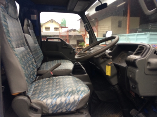 ขาย 6 ล้อ isuzu  NQR ยาว 5.50  เมตร