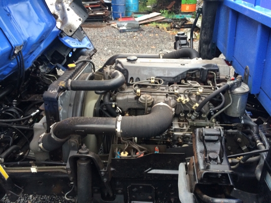 ขาย 6 ล้อ isuzu  NQR ยาว 5.50  เมตร