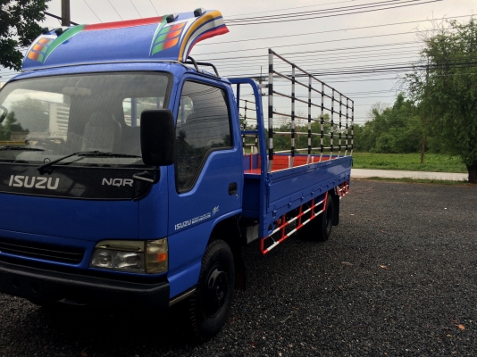 ขาย 6 ล้อ isuzu  NQR ยาว 5.50  เมตร
