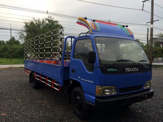 ขาย 6 ล้อ isuzu  NQR ยาว 5.50  เมตร