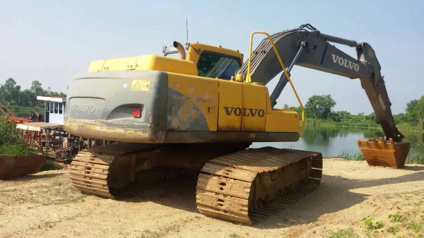 ขายรถแบคโฮ VOLVO EC210B LC เอกสารเล่มทะเบียน 4000 ขม.ราคา 1450000 ขายรถแบคโฮ VOLVO EC210B LC เอกสารเล่มทะเบียน 4000 ขม.ราคา 1450000