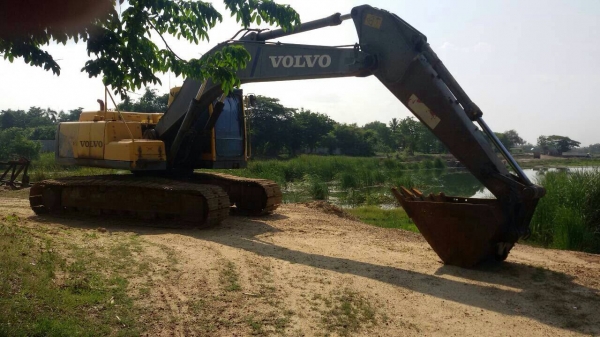 ขายรถแบคโฮ VOLVO EC210B LC เอกสารเล่มทะเบียน 4000 ขม.ราคา 1450000 ขายรถแบคโฮ VOLVO EC210B LC เอกสารเล่มทะเบียน 4000 ขม.ราคา 1450000
