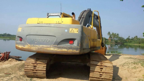 ขายรถแบคโฮ VOLVO EC210B LC เอกสารเล่มทะเบียน 4000 ขม.ราคา 1450000 ขายรถแบคโฮ VOLVO EC210B LC เอกสารเล่มทะเบียน 4000 ขม.ราคา 1450000