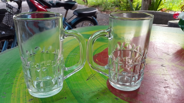 ขายแก้วเก่า มีหลายแบบ แก้วเป๊ปซี่ แก้วลายดอกไม้ แก้วกาแฟ ด่วน !!! ใบละ 50